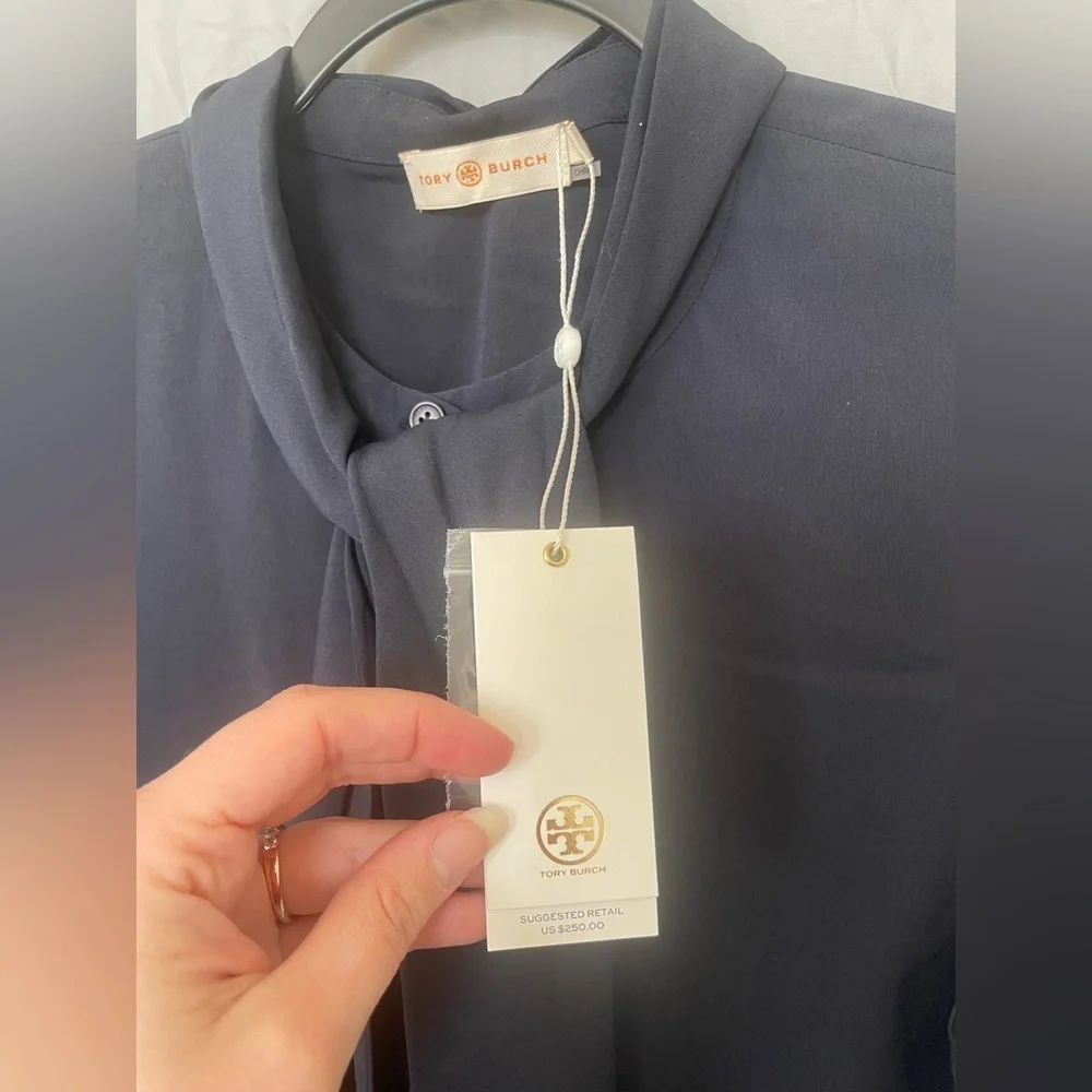 Tory Burch‎ navy blue sleeveless bow blouse